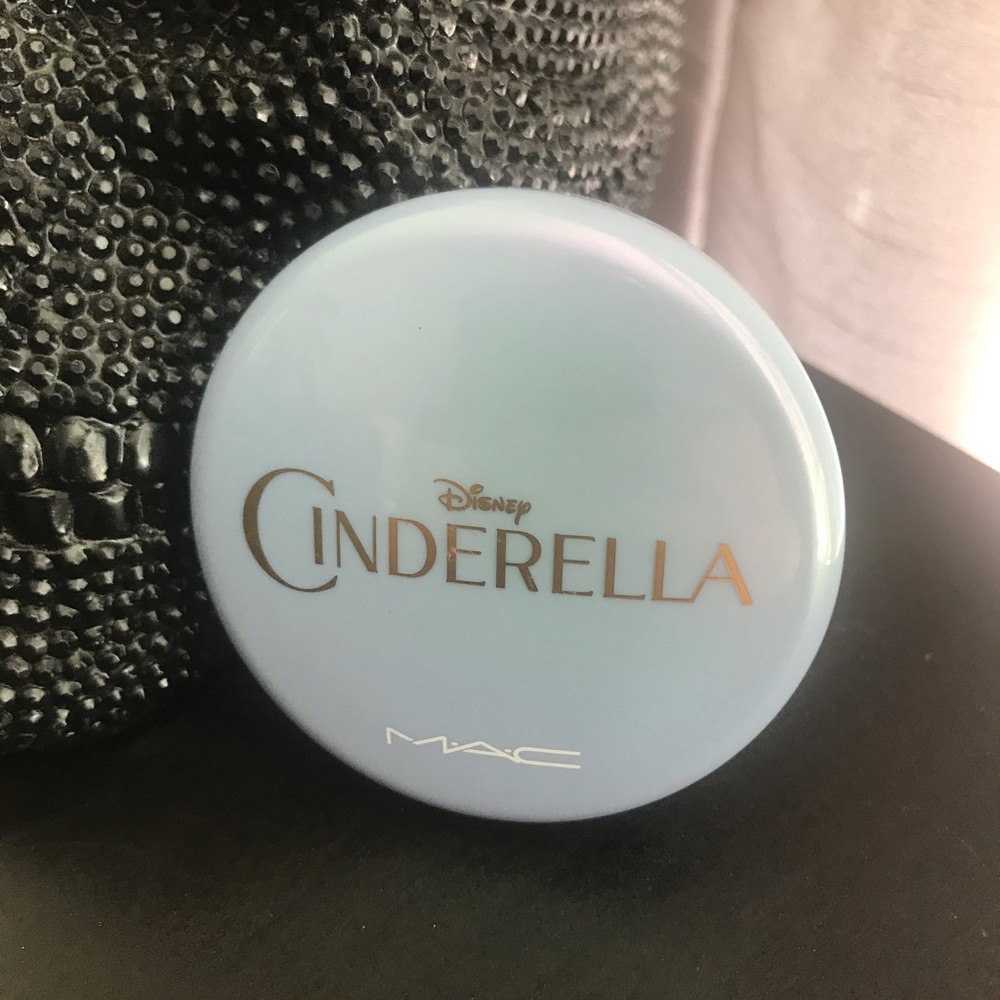 MAC Cinderella Beauty Powder in Mystery Princess